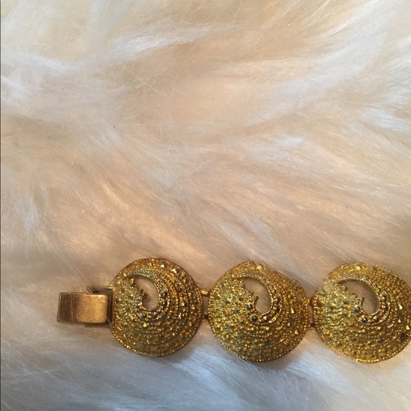 Gold Aztec bracelet - Picture 2 of 6